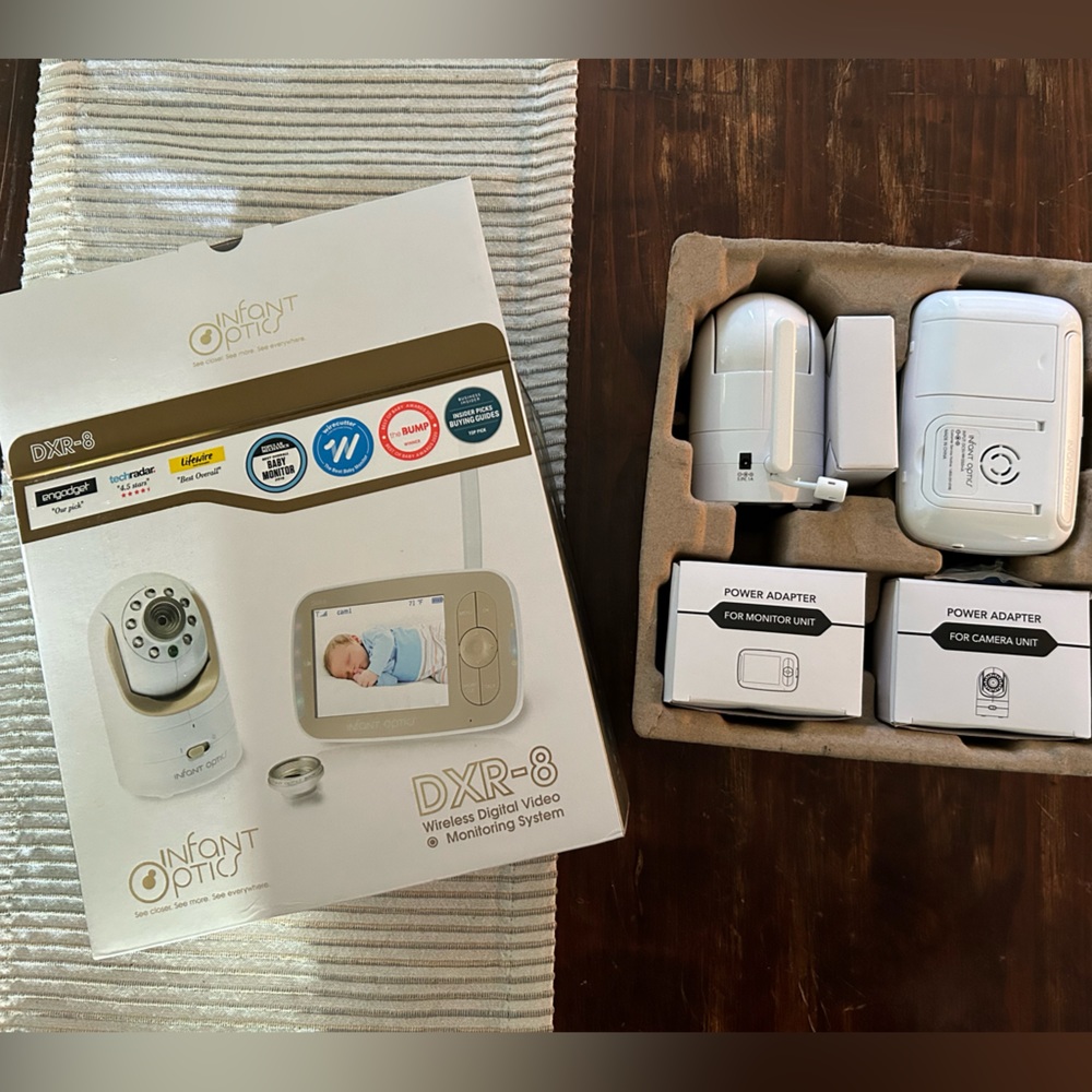 Infant optics DXR 8 baby monitor
